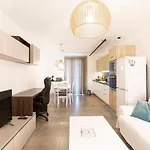 Location! Cozy 1-br Flat Apartment