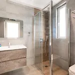 Location! Cozy 1-br Flat