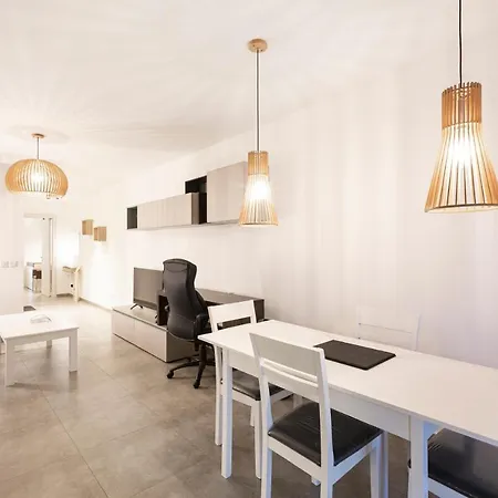 Location! Cozy 1-br Flat Apartment
