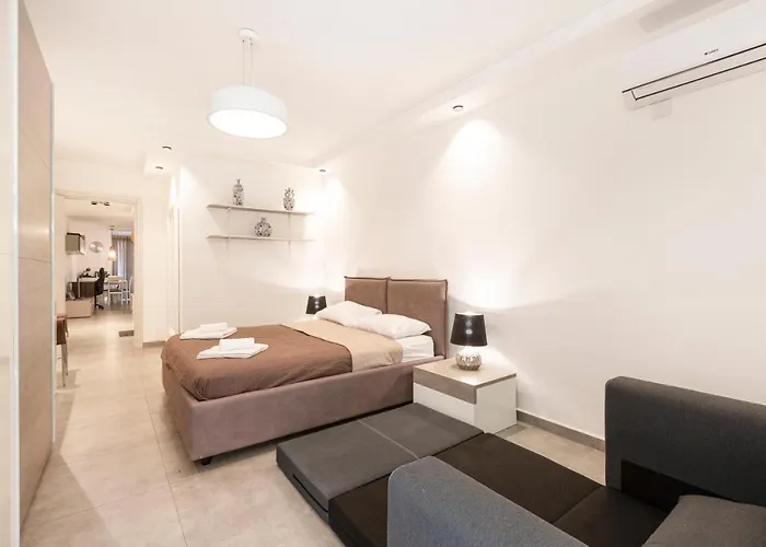 Location! Cozy 1-br Flat *