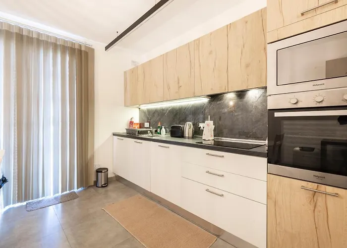 Location! Cozy 1-br Flat *