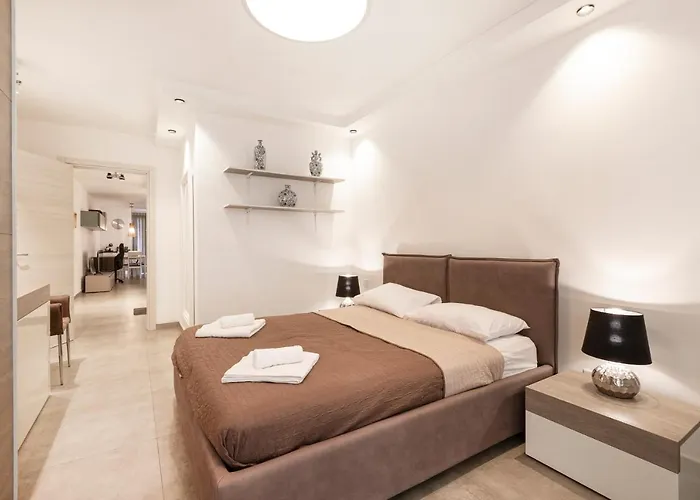 Location! Cozy 1-br Flat